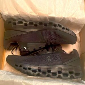 All black On Cloud, Cloudstratus, women’s size 10